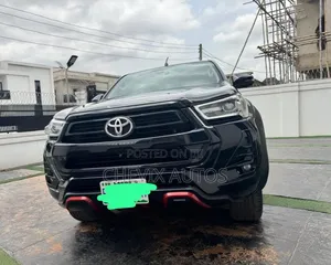 Toyota Hilux 2024 Black