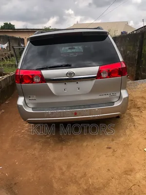 Toyota Sienna 2005 Silver