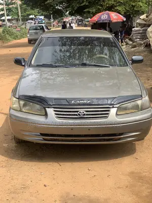 Toyota Camry LE 4dr Sedan (2.4L 4cyl 5M) 2002 Gold
