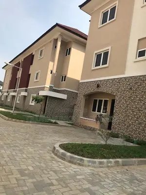 3bdrm Townhouse / Terrace in Olive Garden, Osapa london for rent