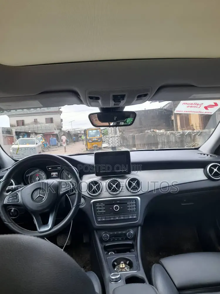 Mercedes-Benz GLA 250 2017 White