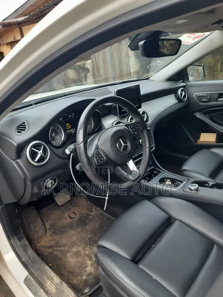 Mercedes-Benz GLA 250 2017 White