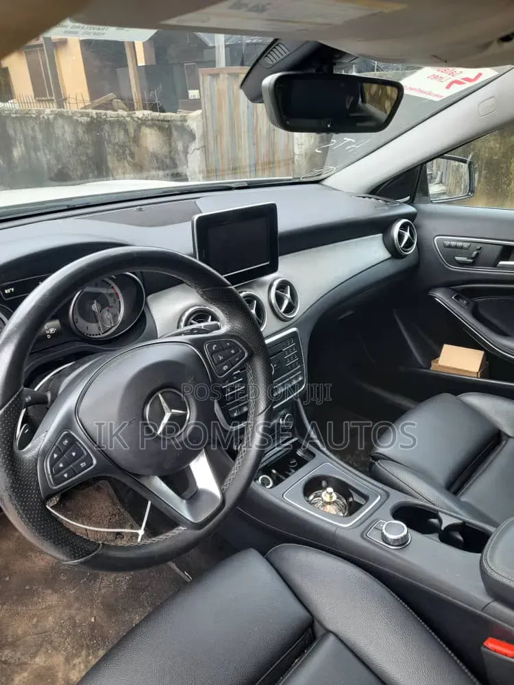 Mercedes-Benz GLA 250 2017 White