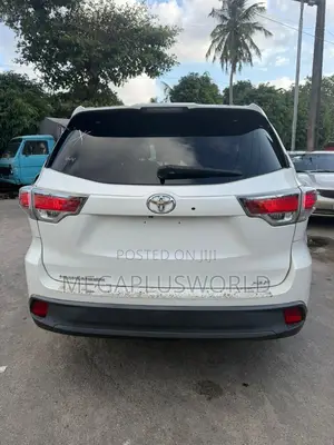 Toyota Highlander XLE 4dr SUV (3.5L 6cyl 6A) 2015 White