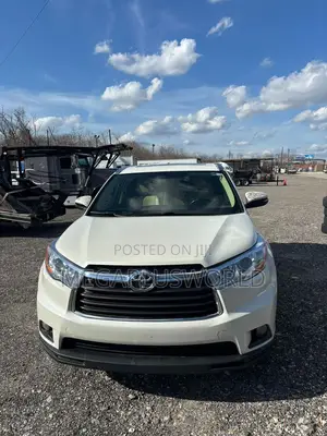 Toyota Highlander XLE 4dr SUV (3.5L 6cyl 6A) 2015 White