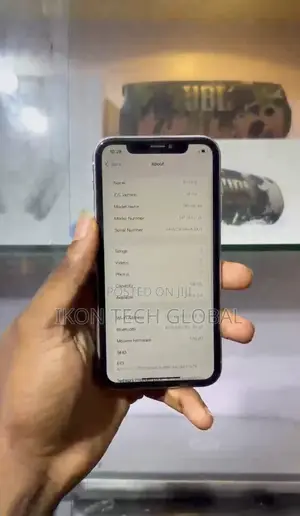 Apple iPhone XR 64 GB White