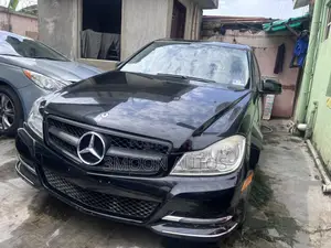 Mercedes-Benz C300 Luxury 4Matic Sedan AWD (3.5L 6cyl 7A) 2013 Black