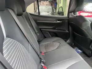 Toyota Camry SE FWD (2.5L 4cyl 8AM) 2018 Gray