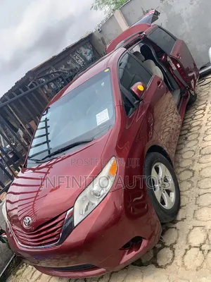 Toyota Sienna 2015 Red