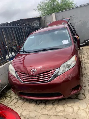 Toyota Sienna 2015 Red
