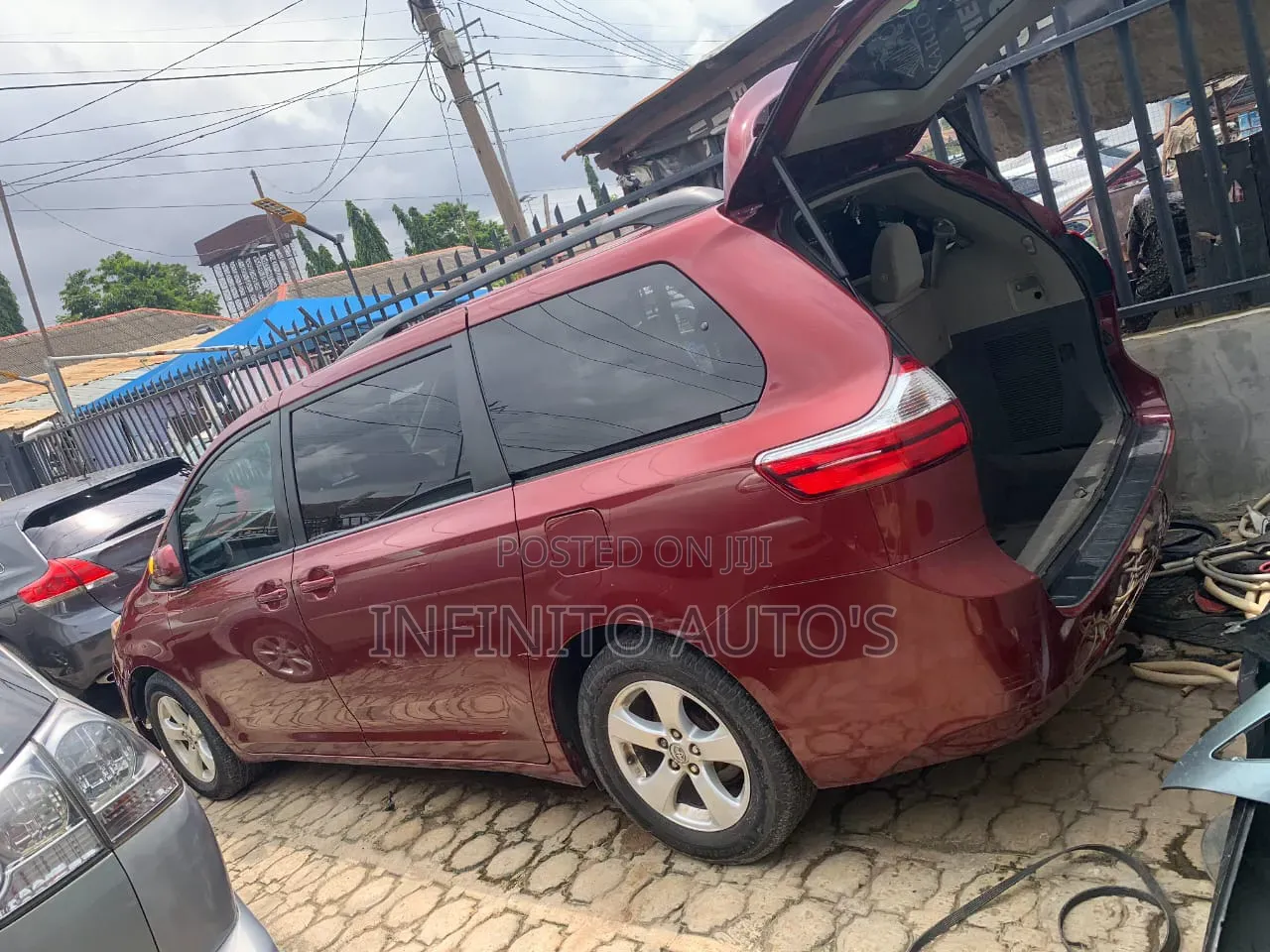 Toyota Sienna 2015 Red