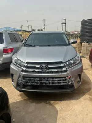 Toyota Highlander LE V6 4x4 (3.5L 6cyl 6A) 2016 Silver