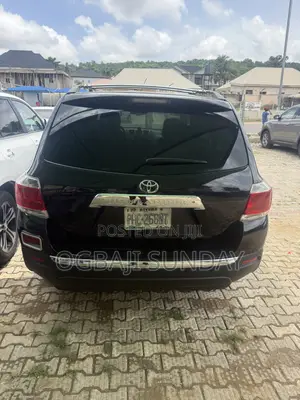 Toyota Highlander Base 2010 Black