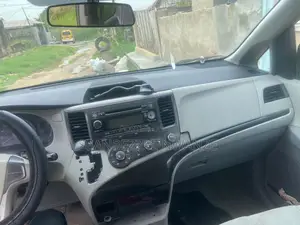Toyota Sienna 2011 Beige