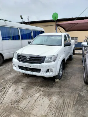 Toyota Hilux 2012 White