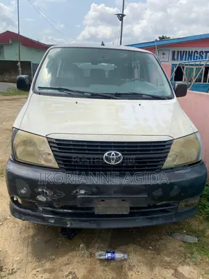 Toyota HiAce 2010 White