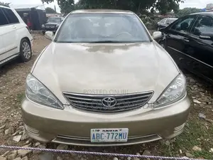 Toyota Camry 2005 Gold
