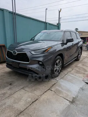 Toyota Highlander XLE 2021 Gray