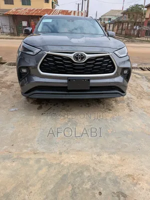 Toyota Highlander XLE 2021 Gray