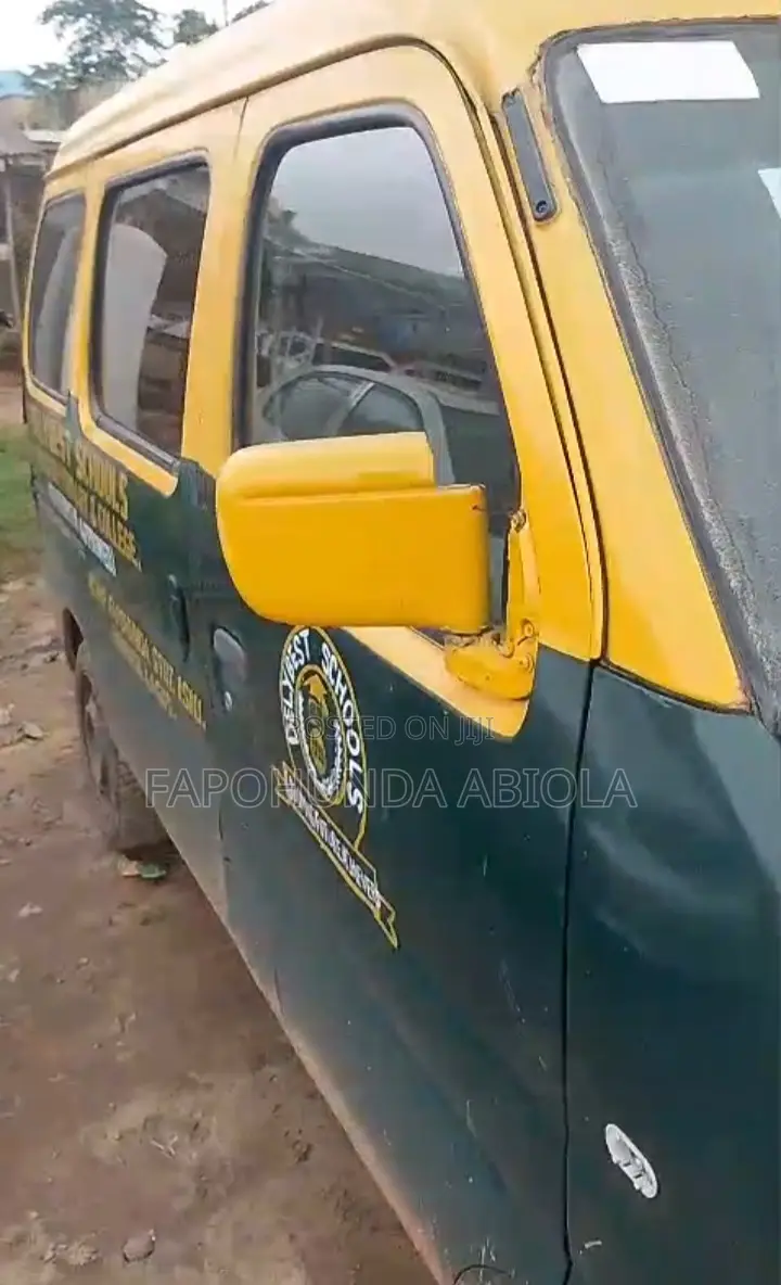 Suzuki APV Minibus 2003 Yellow