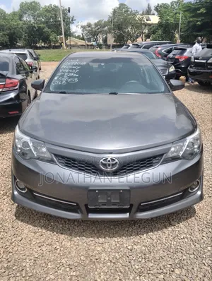 Toyota Camry SE 4dr Sedan (2.5L 4cyl 6A) 2014 Gray