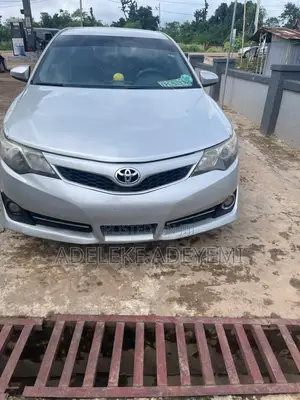 Toyota Camry SE 4dr Sedan (2.5L 4cyl 6A) 2013 Silver