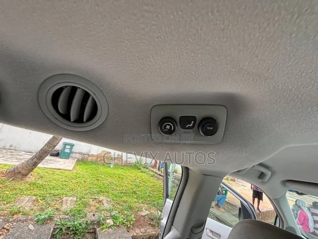 Toyota Sienna 2012 Silver
