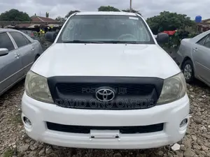 Toyota Hilux 2010 White