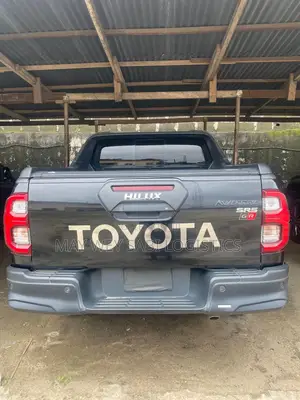Toyota Hilux 2024 Black