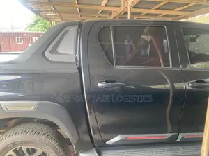 Toyota Hilux 2024 Black