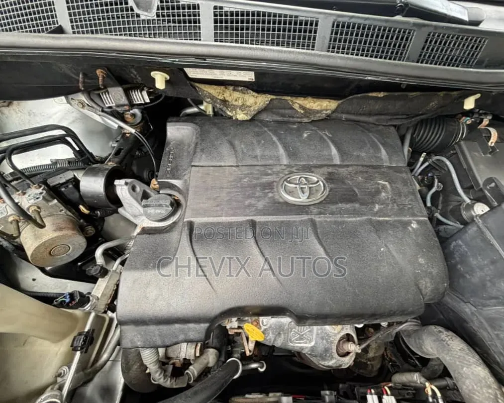 Toyota Sienna 2012 Silver