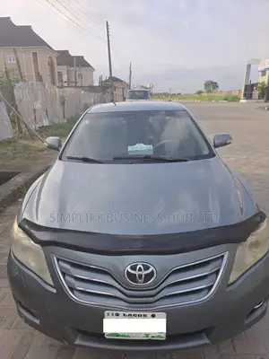Toyota Camry XLE V6 4dr Sedan (3.5L 6cyl 6A) 2011 Green