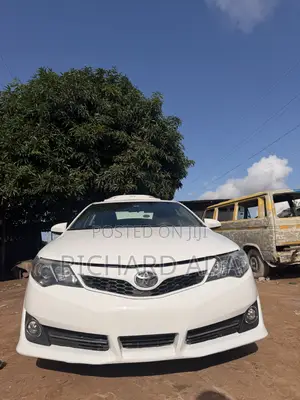 Toyota Camry SE Sport 4dr Sedan (2.5L 4cyl 6A) 2014 White