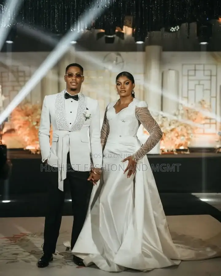 Premium White Reception Couple Ensemble