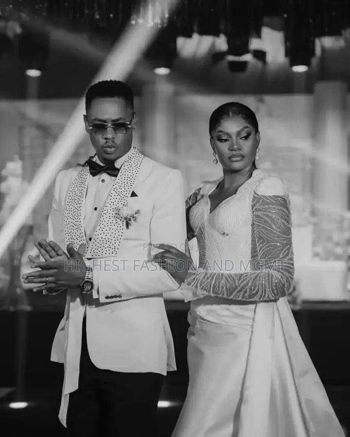 Premium White Reception Couple Ensemble