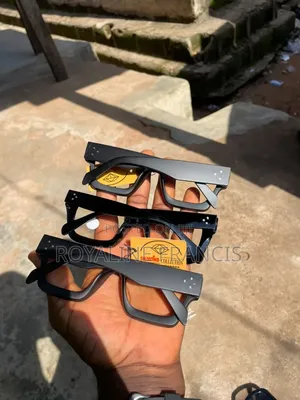 Glasses/Shades