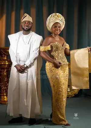 Royal Gold White Traditional Wedding Couple Set