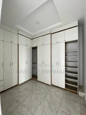 Furnished 5bdrm Duplex in Thomas Estate for sale