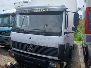 Mercedez Benz White Colour 814