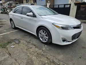 Toyota Avalon XLE 4dr Sedan (3.5L 6cyl 6A) 2014 White