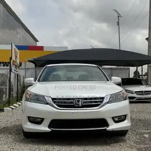 Honda Accord Touring 4dr Sedan FWD (3.5L 6cyl 6A) 2013 White