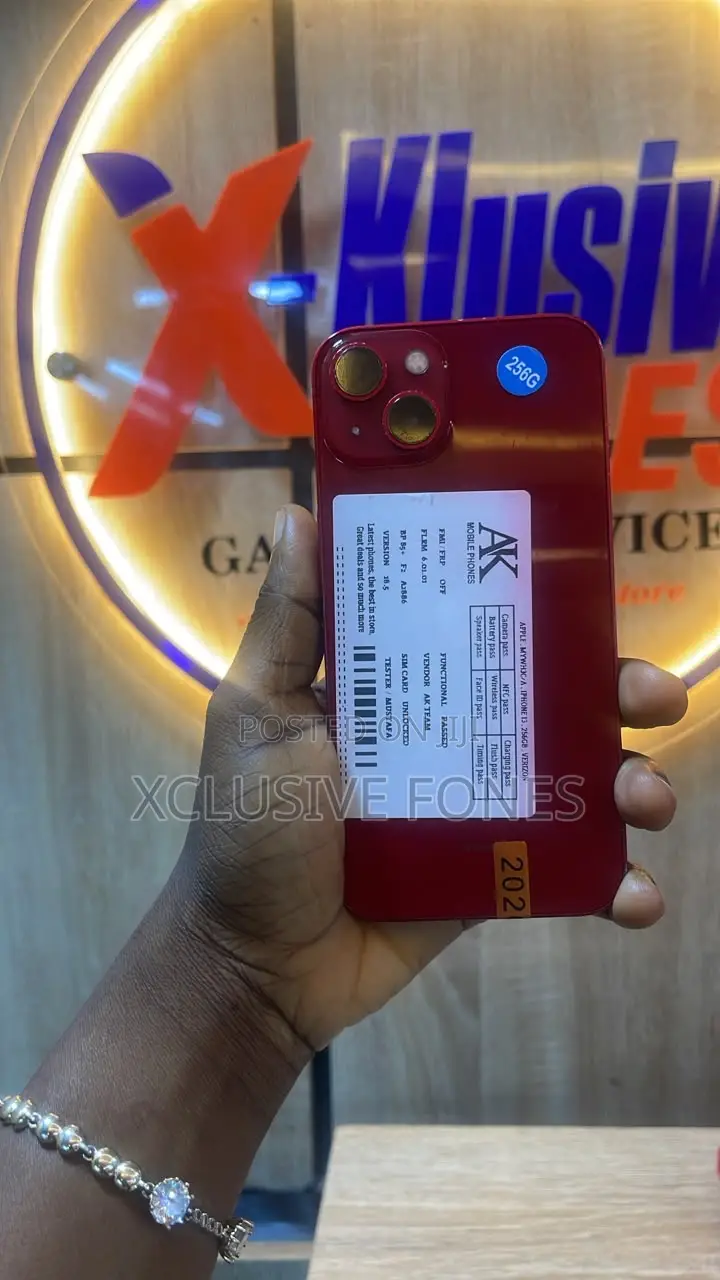 Apple iPhone 13 256 GB Red