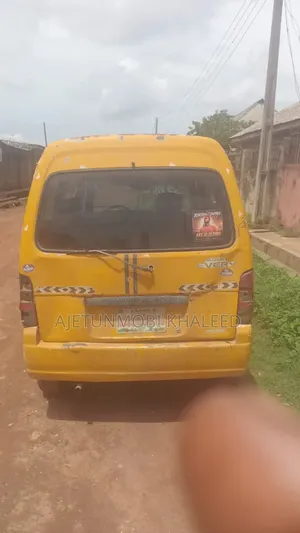 Suzuki Every 2010 Yellow