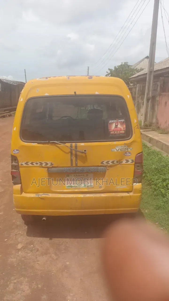 Suzuki Every 2010 Yellow