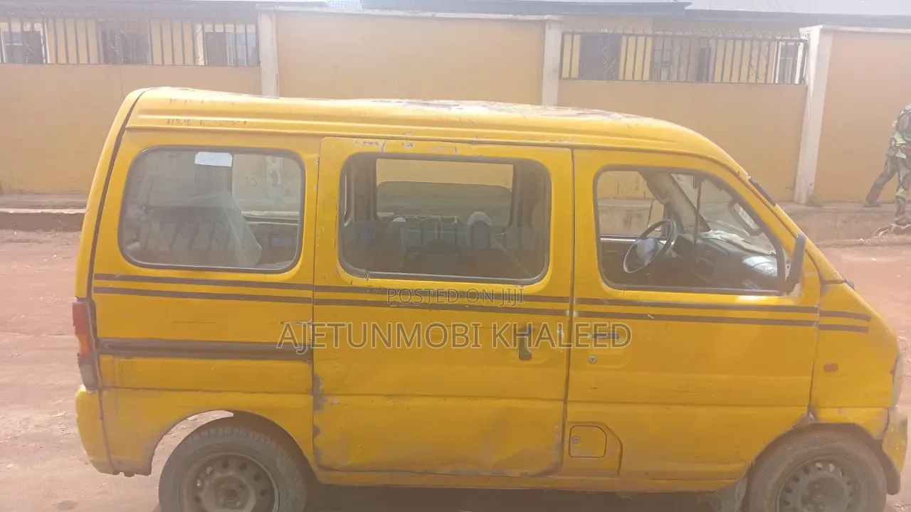 Suzuki Every 2010 Yellow