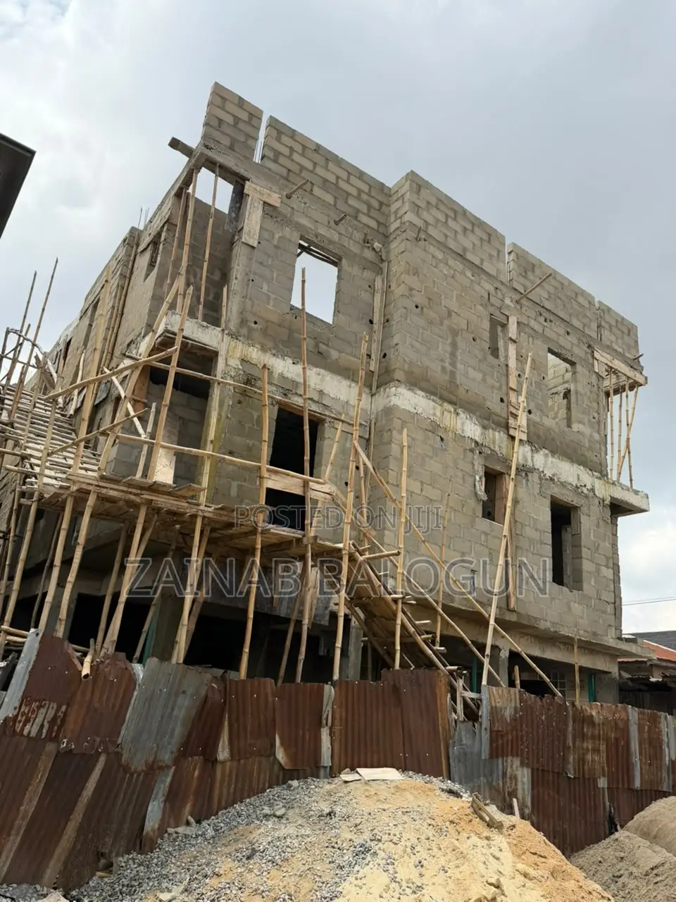 2 Bedroom Leasehold in Yaba