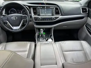 Toyota Highlander XLE 2019 Silver