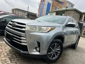 Toyota Highlander XLE 2019 Silver
