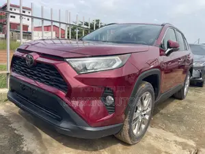 Toyota RAV4 XLE AWD 2019 Red