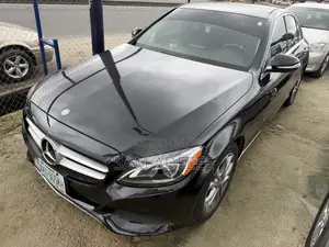 Mercedes-Benz C300 Luxury 4dr AWD 4Matic Sedan (2.0L 4cyl 7A) 2015
